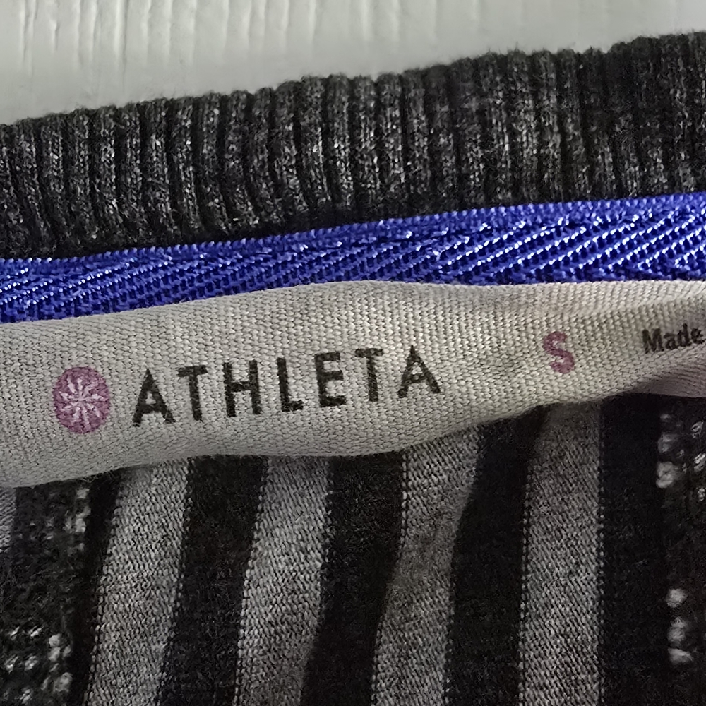 Athleta Topanga ruched t-shirt dress in a black and gray stripe - Picture 4 of 4